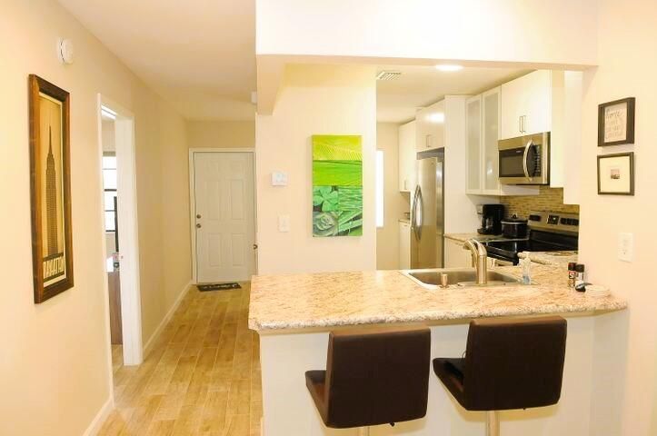 For Rent: $2,750 (2 beds, 2 baths, 936 Square Feet)