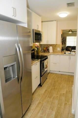 For Rent: $2,750 (2 beds, 2 baths, 936 Square Feet)
