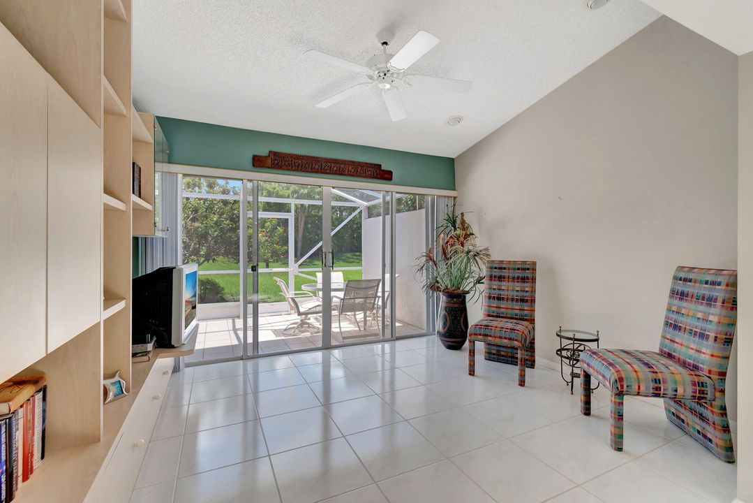 For Sale: $349,000 (2 beds, 2 baths, 1722 Square Feet)