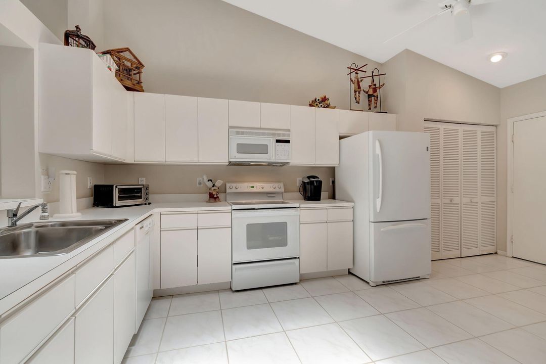 For Sale: $349,000 (2 beds, 2 baths, 1722 Square Feet)