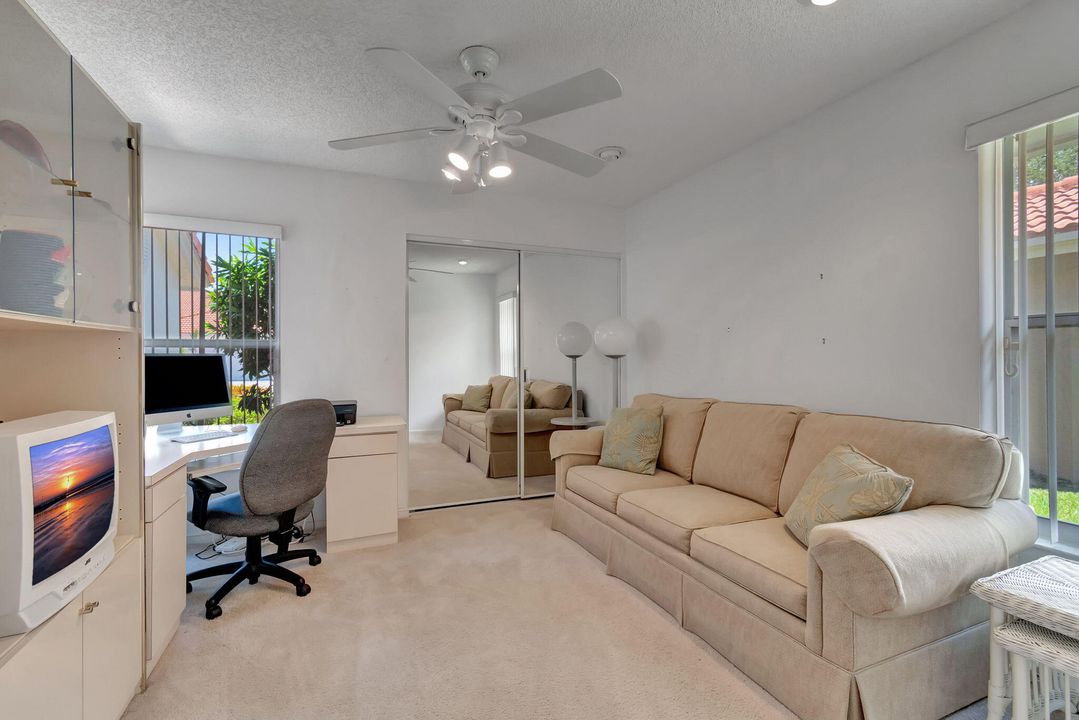 For Sale: $349,000 (2 beds, 2 baths, 1722 Square Feet)