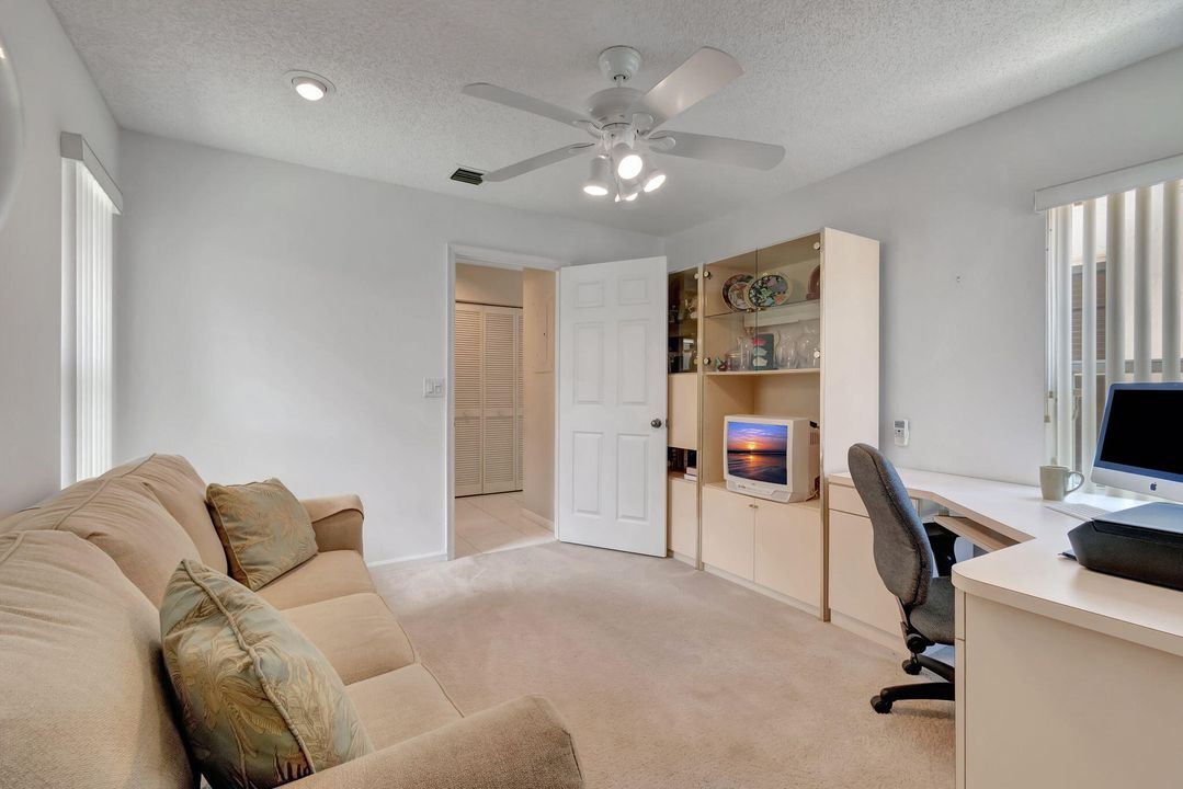 For Sale: $349,000 (2 beds, 2 baths, 1722 Square Feet)