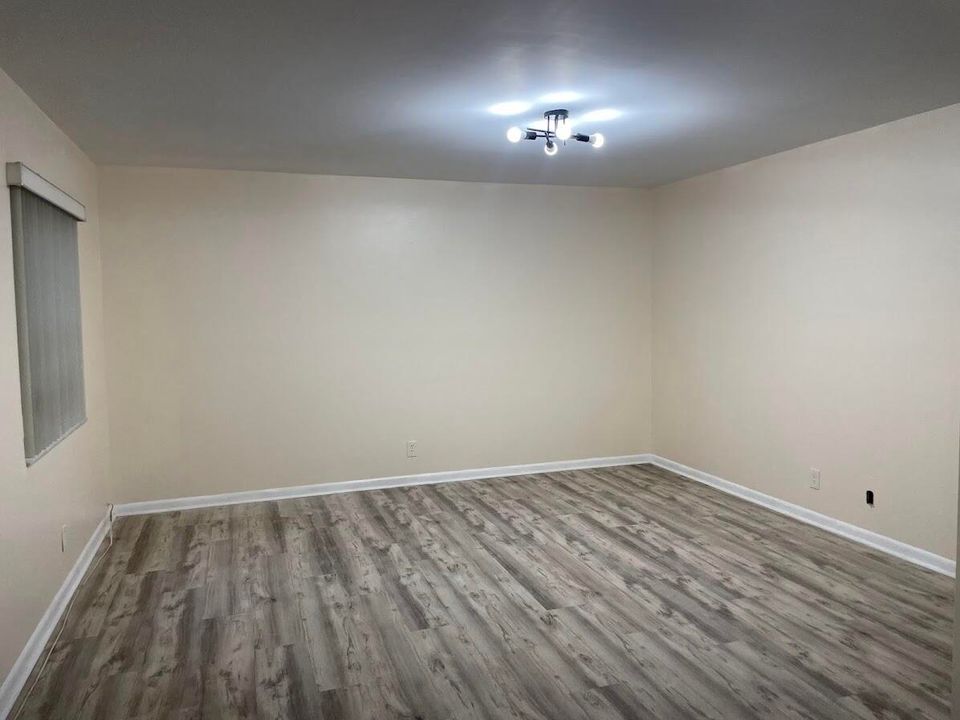 For Rent: $1,750 (1 beds, 1 baths, 871 Square Feet)