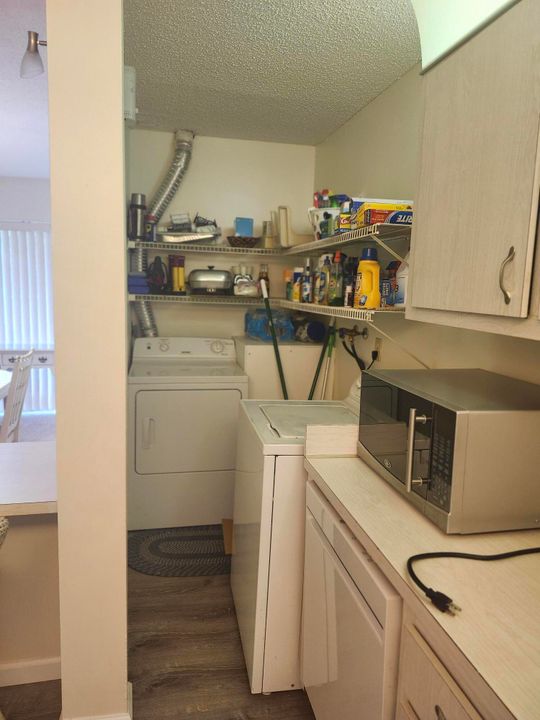 For Rent: $2,100 (2 beds, 1 baths, 920 Square Feet)