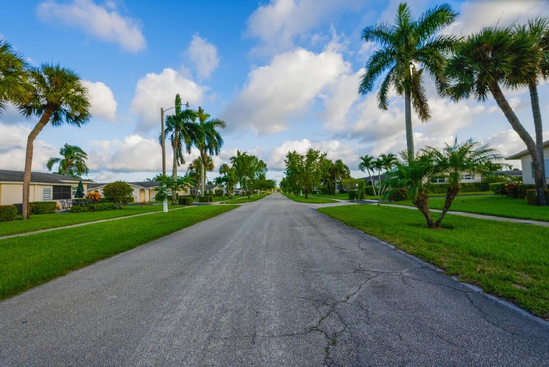 For Sale: $210,000 (2 beds, 2 baths, 910 Square Feet)