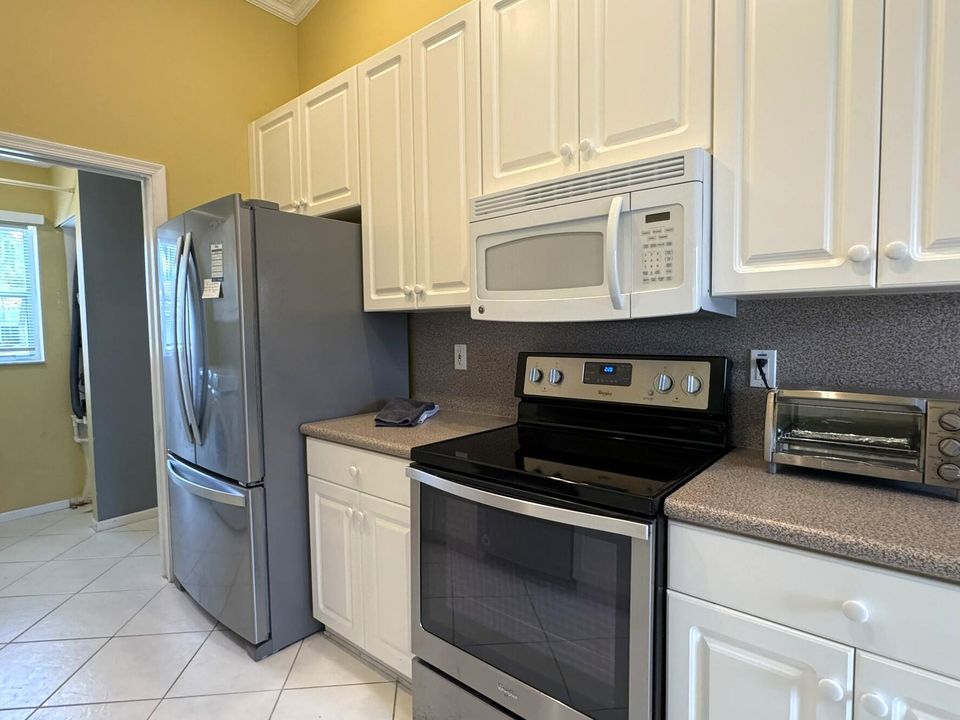 For Rent: $3,200 (2 beds, 2 baths, 1585 Square Feet)