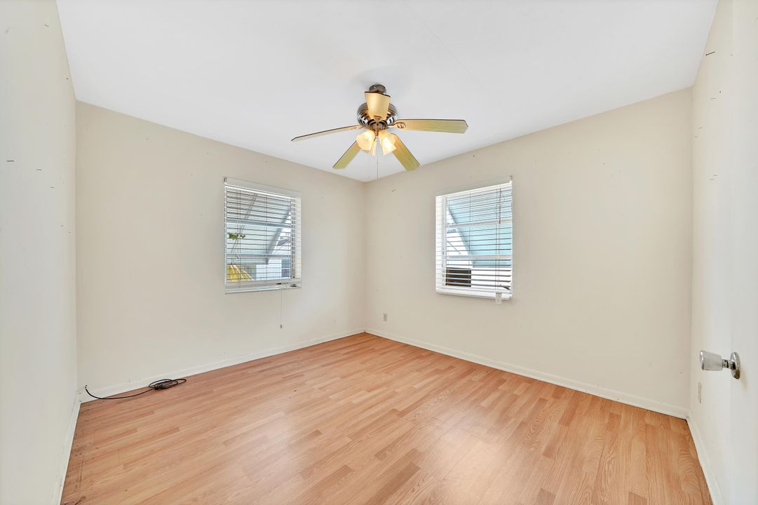 For Sale: $280,000 (2 beds, 1 baths, 880 Square Feet)