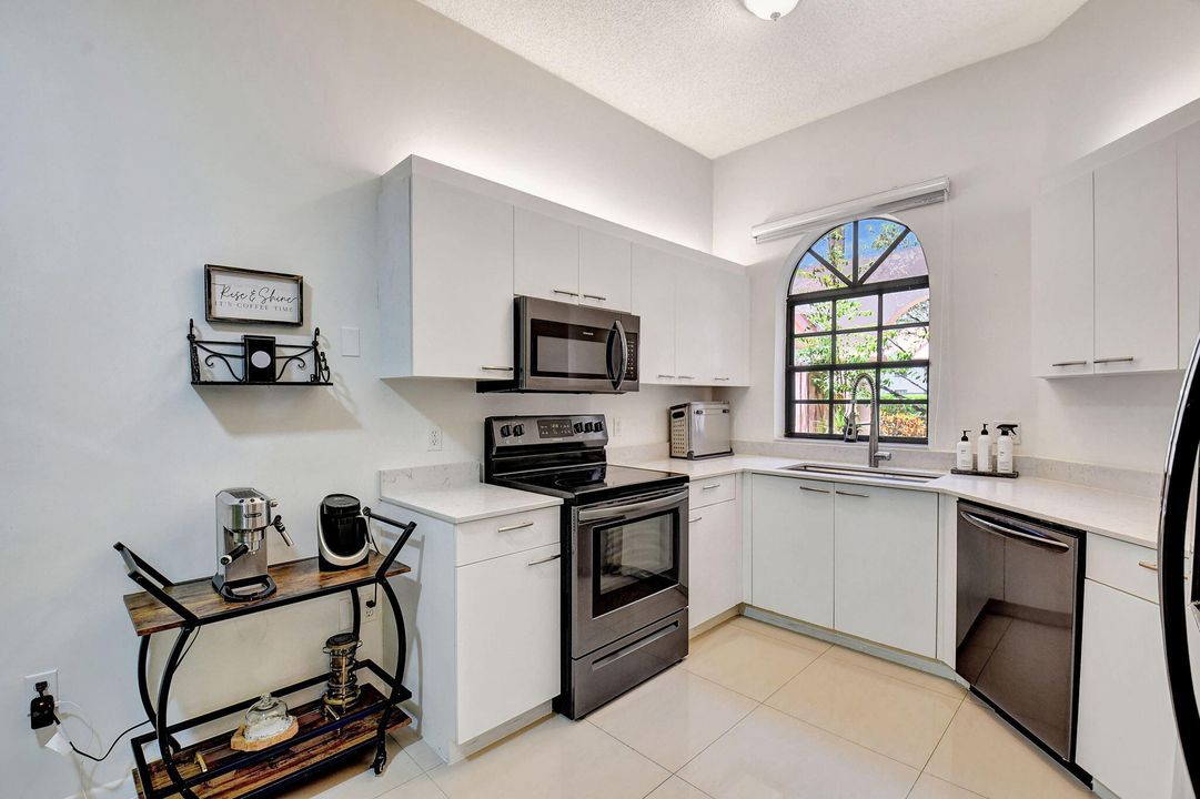 For Sale: $359,000 (3 beds, 2 baths, 1660 Square Feet)