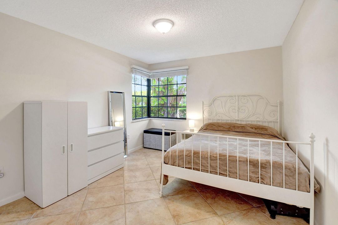 For Sale: $359,000 (3 beds, 2 baths, 1660 Square Feet)