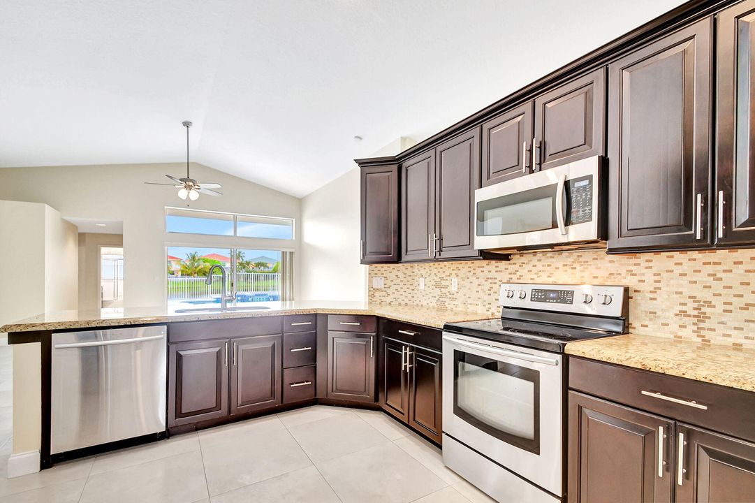 For Sale: $795,000 (5 beds, 3 baths, 2526 Square Feet)