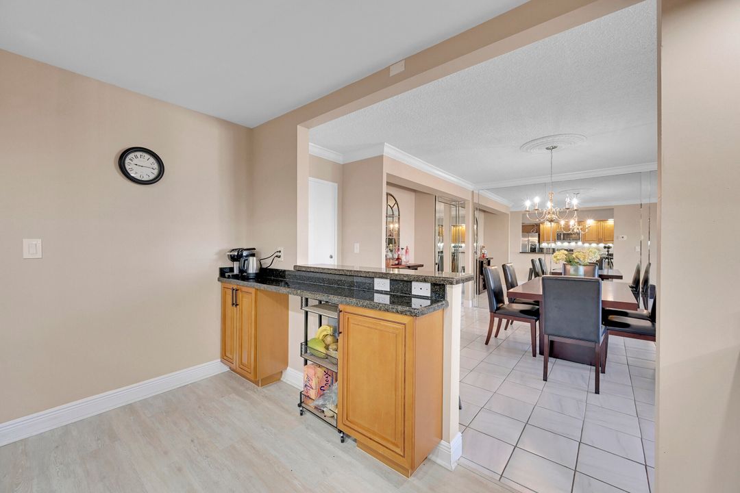 For Sale: $429,900 (2 beds, 2 baths, 1200 Square Feet)