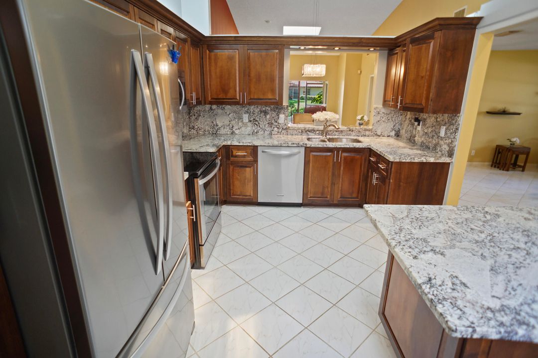 For Sale: $310,000 (2 beds, 2 baths, 1500 Square Feet)