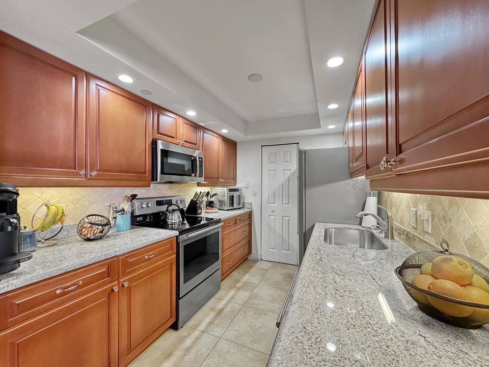 For Sale: $655,000 (1 beds, 1 baths, 1000 Square Feet)