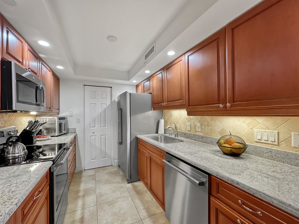 For Sale: $655,000 (1 beds, 1 baths, 1000 Square Feet)