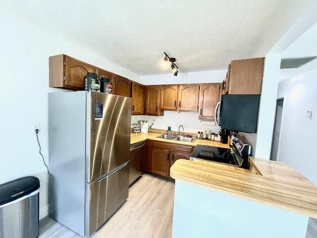 For Sale: $315,000 (2 beds, 2 baths, 1143 Square Feet)