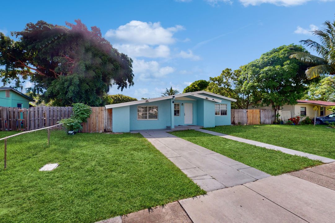 For Sale: $445,000 (3 beds, 1 baths, 1196 Square Feet)