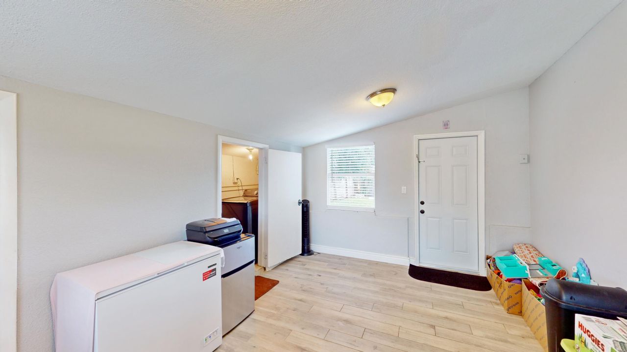 For Sale: $445,000 (3 beds, 1 baths, 1196 Square Feet)