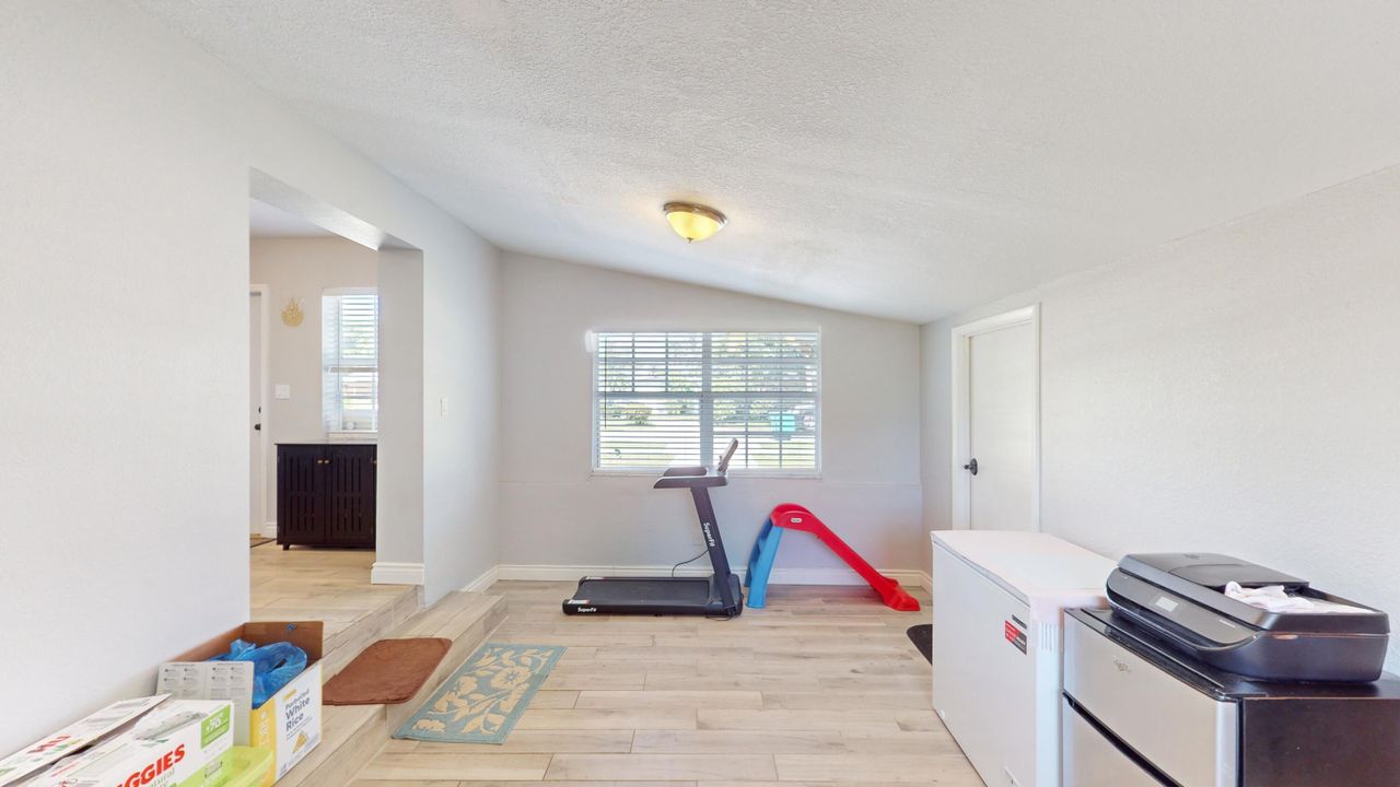 For Sale: $445,000 (3 beds, 1 baths, 1196 Square Feet)