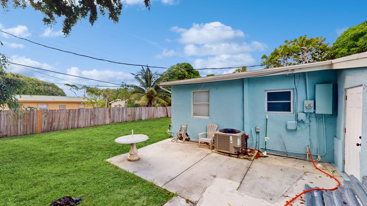 For Sale: $445,000 (3 beds, 1 baths, 1196 Square Feet)