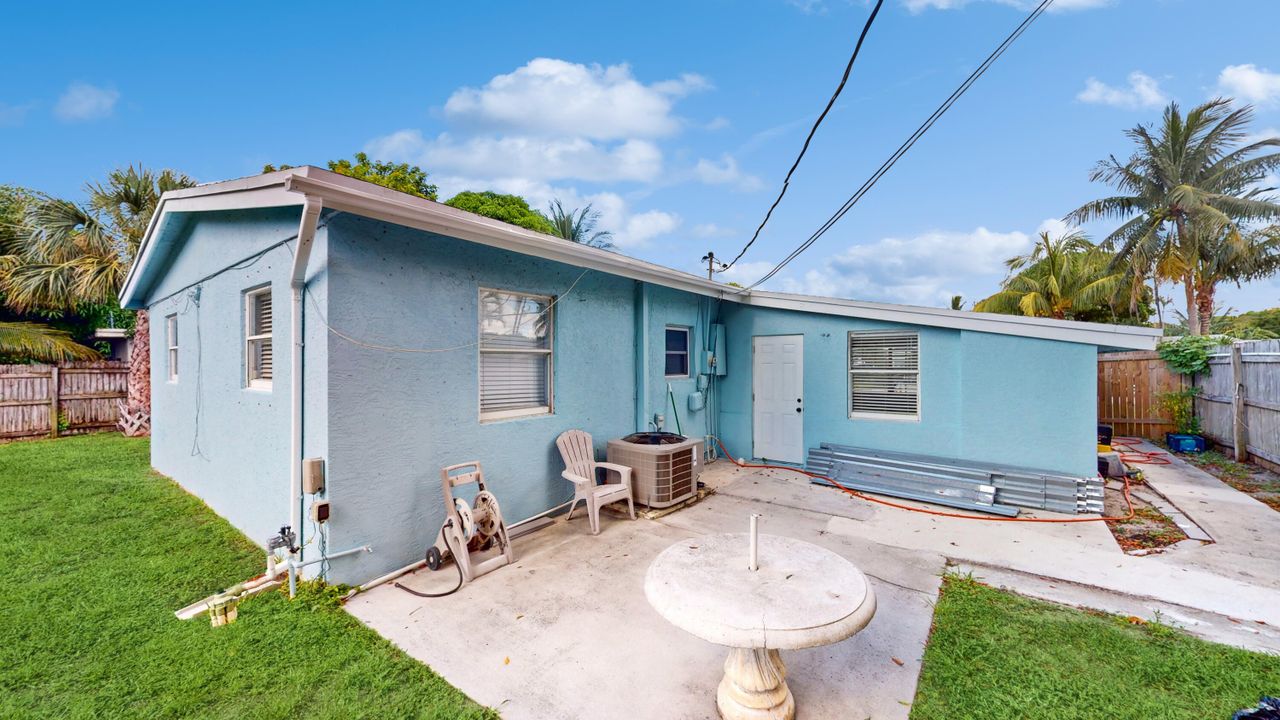 For Sale: $445,000 (3 beds, 1 baths, 1196 Square Feet)