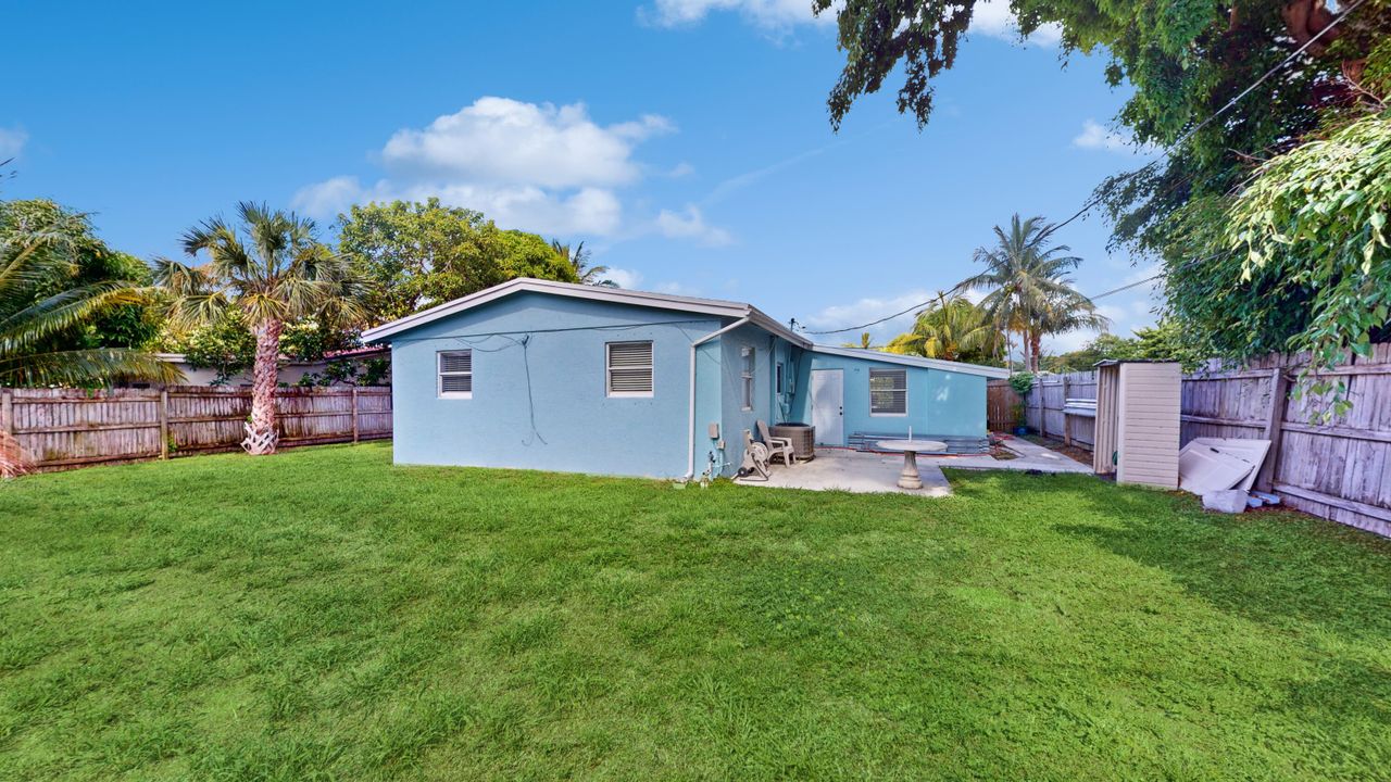 For Sale: $445,000 (3 beds, 1 baths, 1196 Square Feet)