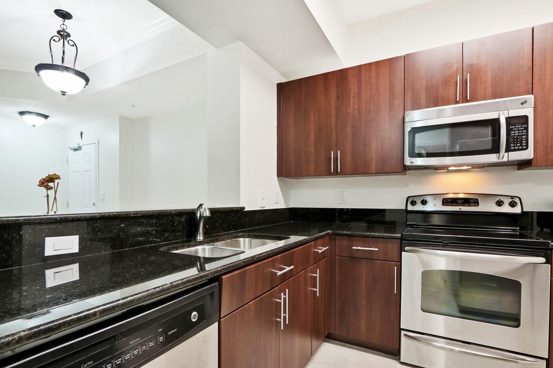 For Rent: $2,700 (2 beds, 2 baths, 1064 Square Feet)