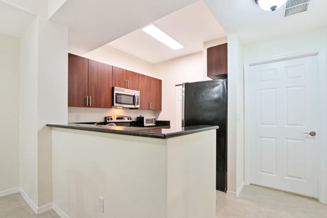 For Rent: $2,700 (2 beds, 2 baths, 1064 Square Feet)