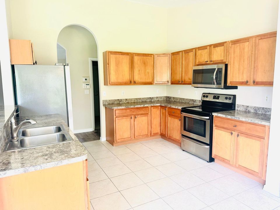 For Rent: $2,700 (3 beds, 2 baths, 1780 Square Feet)