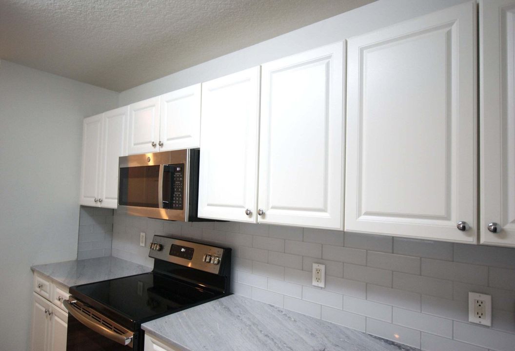 For Rent: $2,950 (2 beds, 2 baths, 1131 Square Feet)