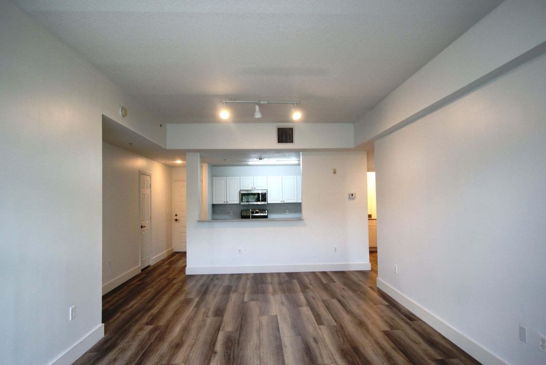 For Rent: $2,950 (2 beds, 2 baths, 1131 Square Feet)