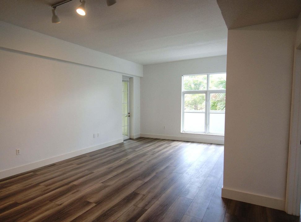 For Rent: $2,950 (2 beds, 2 baths, 1131 Square Feet)