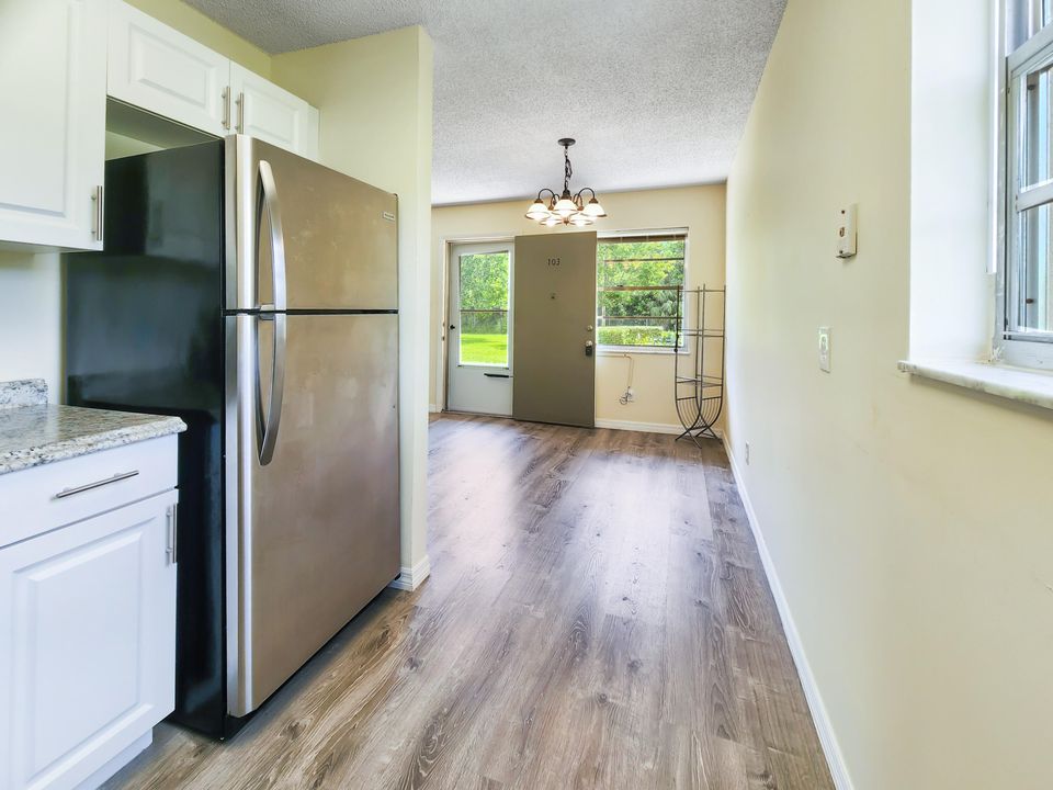 For Sale: $134,900 (1 beds, 1 baths, 800 Square Feet)