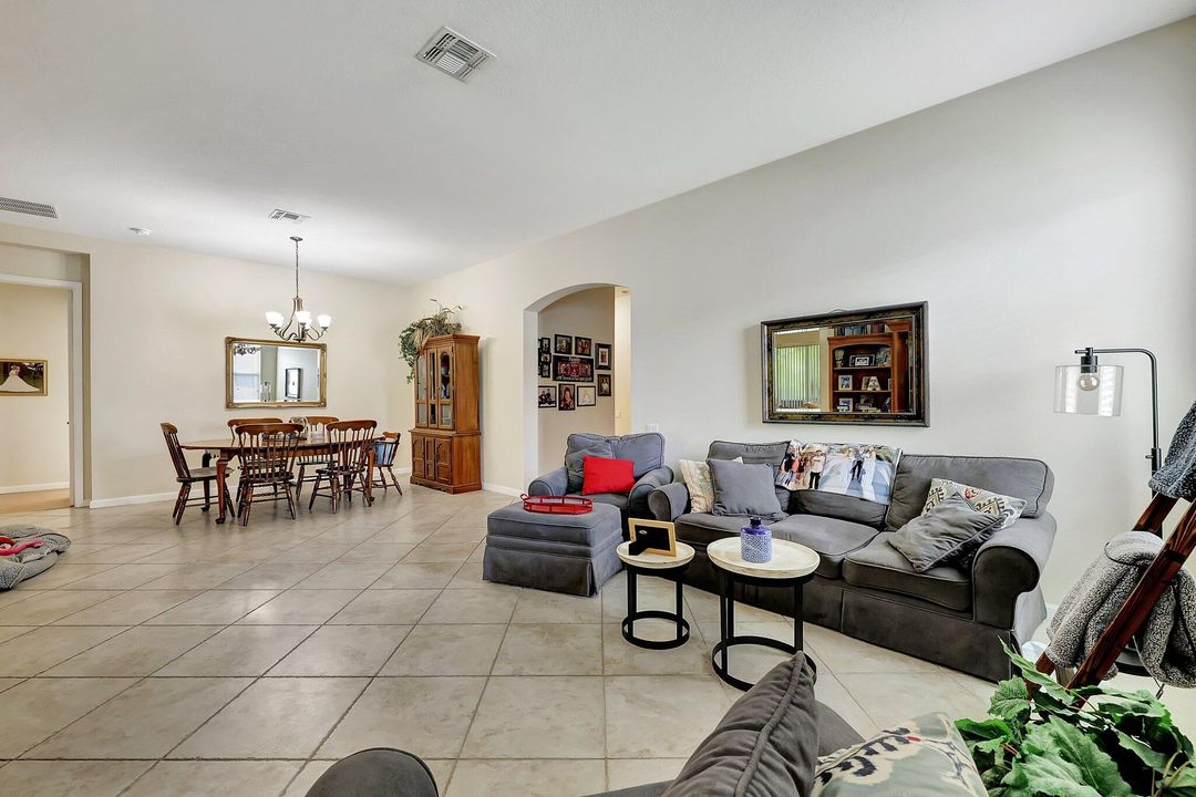 For Sale: $440,000 (4 beds, 3 baths, 2400 Square Feet)