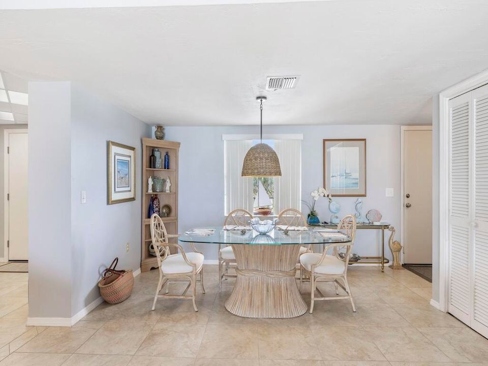 For Sale: $495,000 (2 beds, 2 baths, 1282 Square Feet)