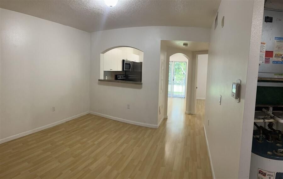 For Sale: $225,000 (2 beds, 2 baths, 883 Square Feet)