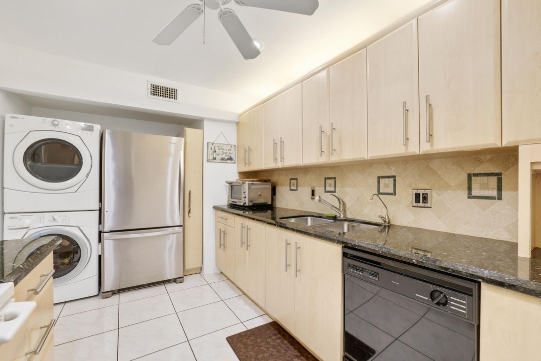 For Sale: $250,000 (3 beds, 1 baths, 1072 Square Feet)