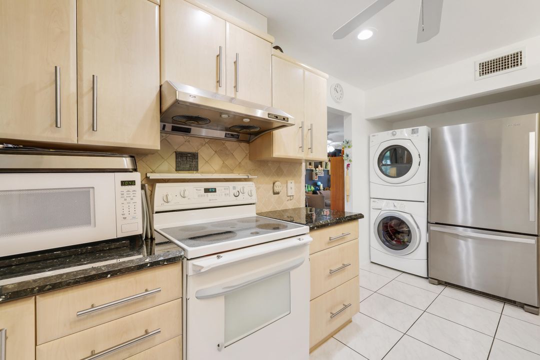 For Sale: $250,000 (3 beds, 1 baths, 1072 Square Feet)