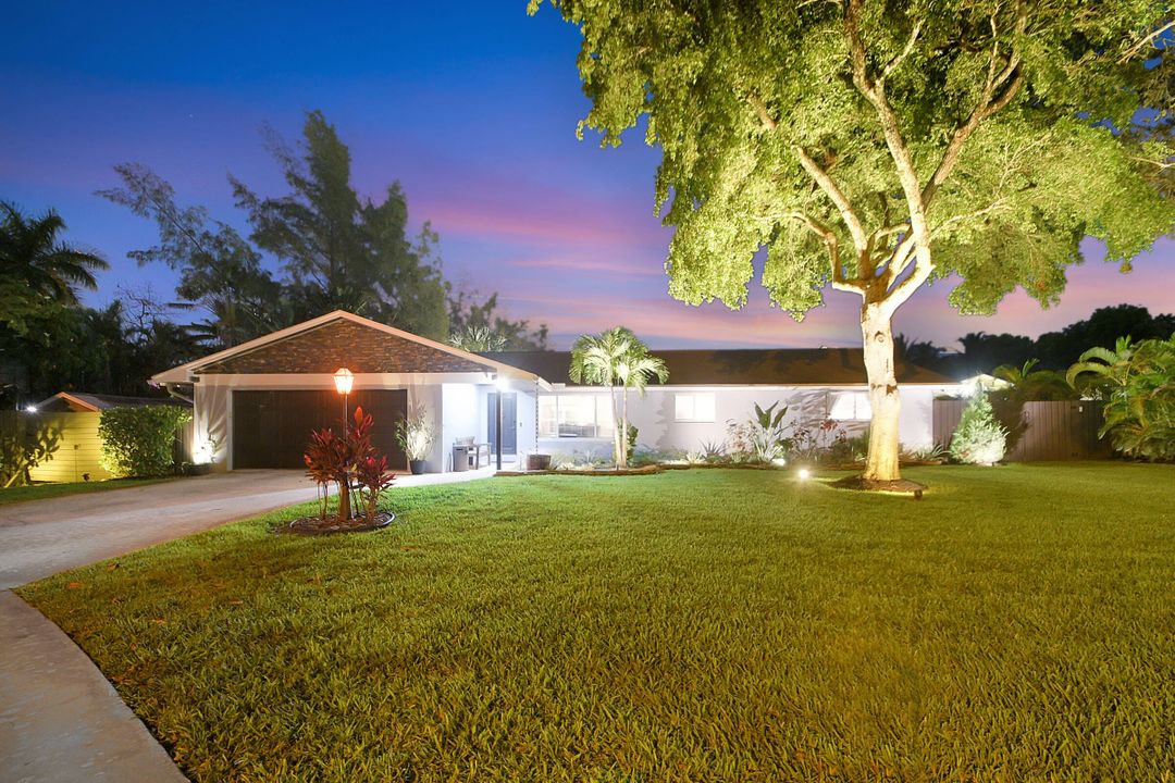 For Sale: $999,000 (3 beds, 2 baths, 2422 Square Feet)