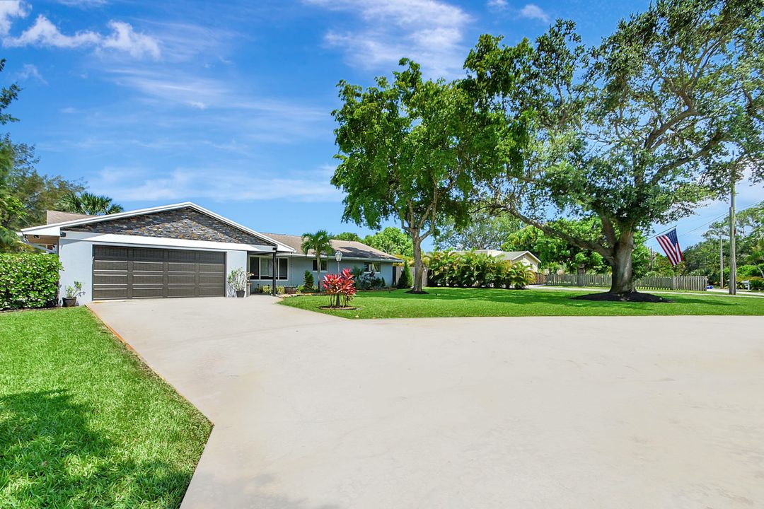 For Sale: $999,000 (3 beds, 2 baths, 2422 Square Feet)