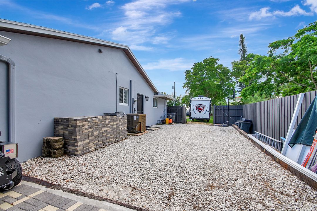 For Sale: $999,000 (3 beds, 2 baths, 2422 Square Feet)