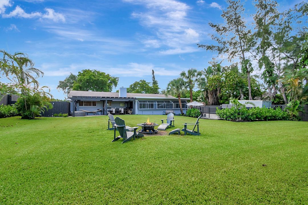 For Sale: $999,000 (3 beds, 2 baths, 2422 Square Feet)