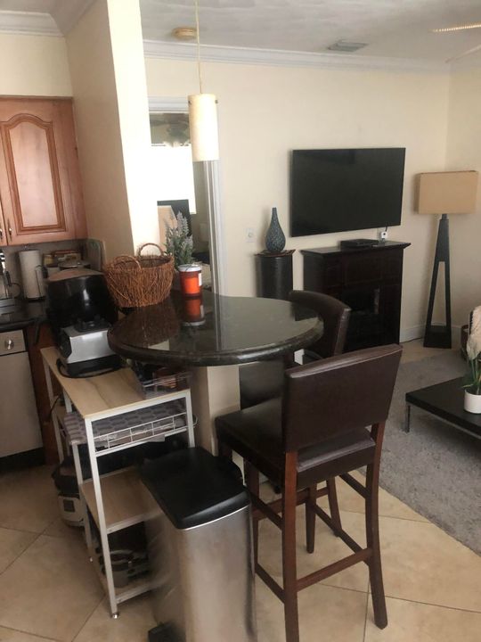 For Rent: $1,700 (1 beds, 1 baths, 600 Square Feet)