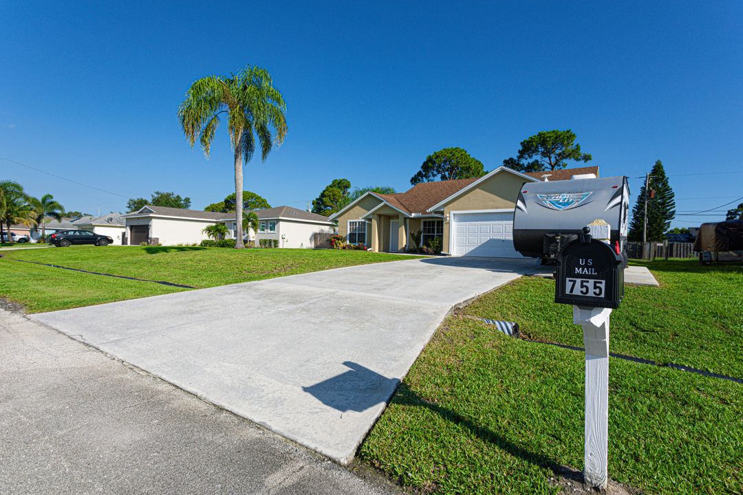 Active With Contract: $375,500 (3 beds, 2 baths, 1548 Square Feet)