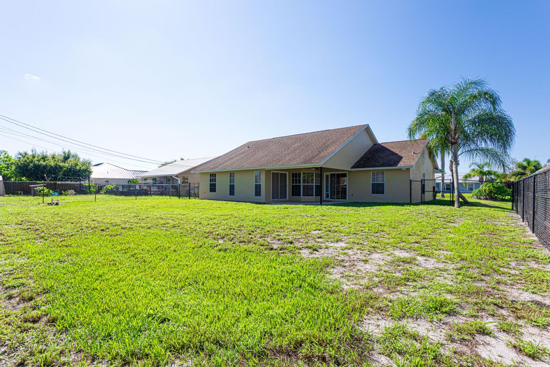 Active With Contract: $375,500 (3 beds, 2 baths, 1548 Square Feet)