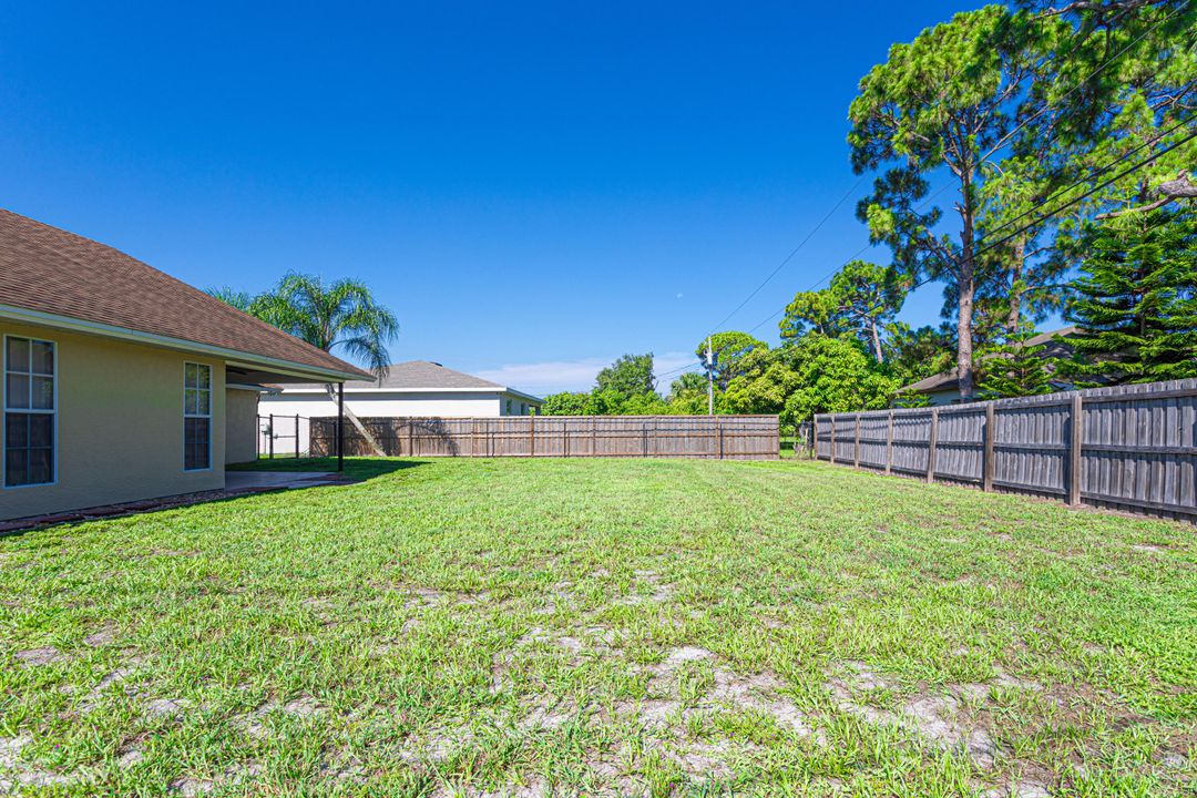 Active With Contract: $375,500 (3 beds, 2 baths, 1548 Square Feet)