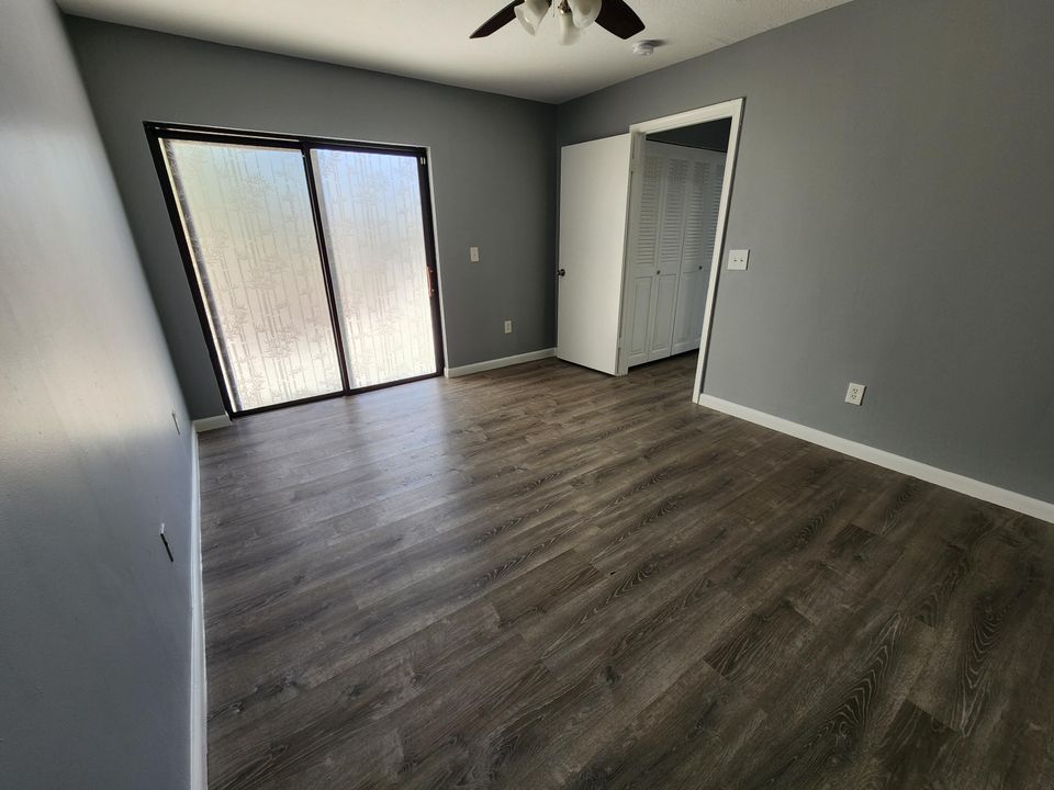 For Sale: $299,999 (2 beds, 2 baths, 1243 Square Feet)