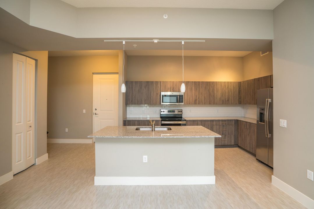 For Rent: $2,850 (2 beds, 2 baths, 1193 Square Feet)