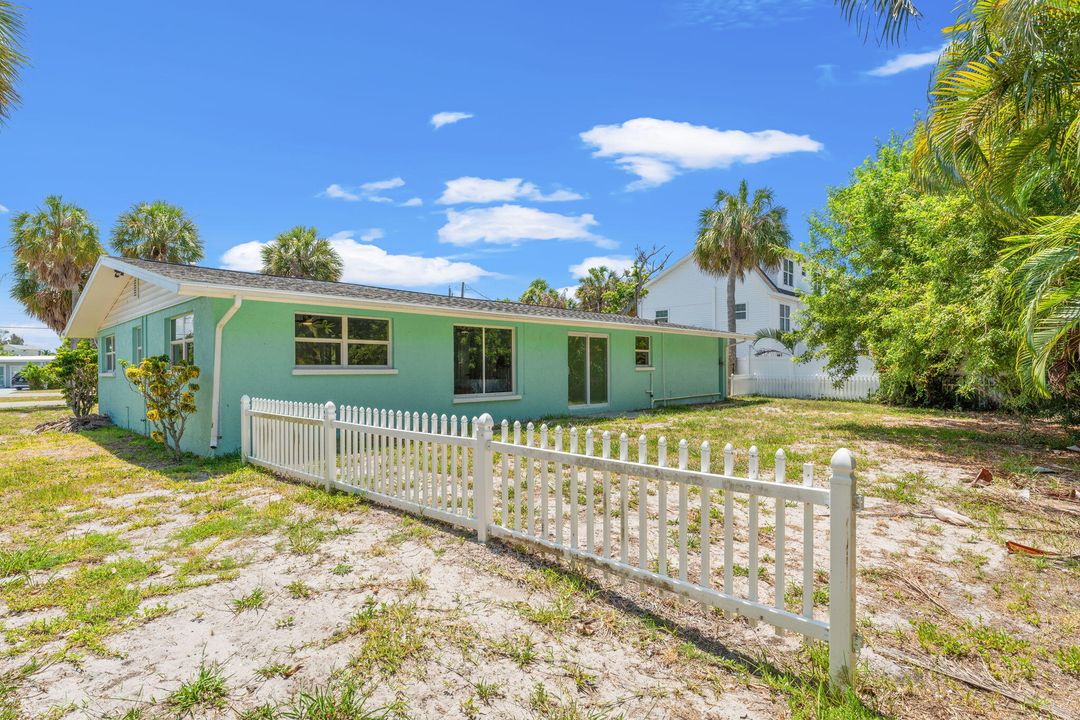 For Sale: $1,550,000 (3 beds, 2 baths, 1398 Square Feet)