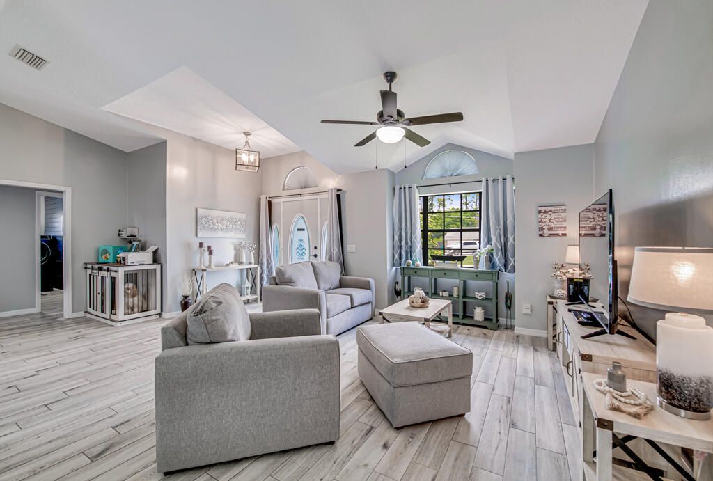 Active With Contract: $415,000 (3 beds, 2 baths, 1652 Square Feet)