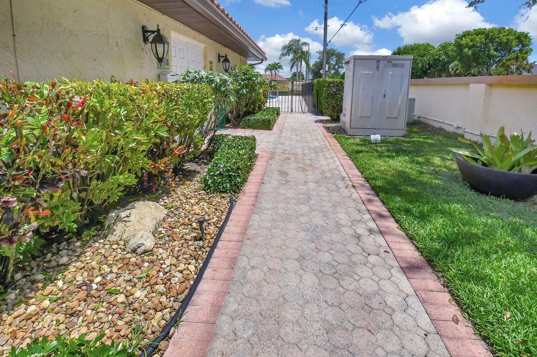 For Sale: $519,000 (3 beds, 2 baths, 2304 Square Feet)